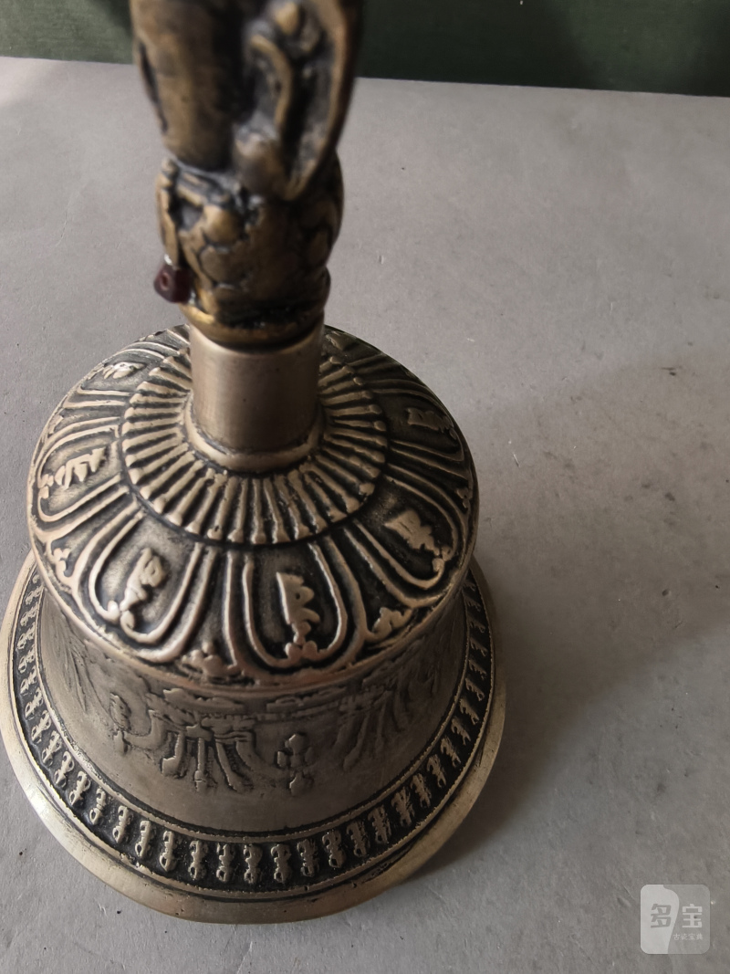 A metal bell (ghanta) and a phurbu - 图24